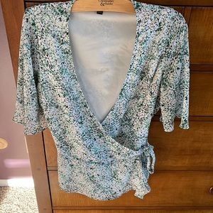 Beautiful Banana Republic wrap shirt